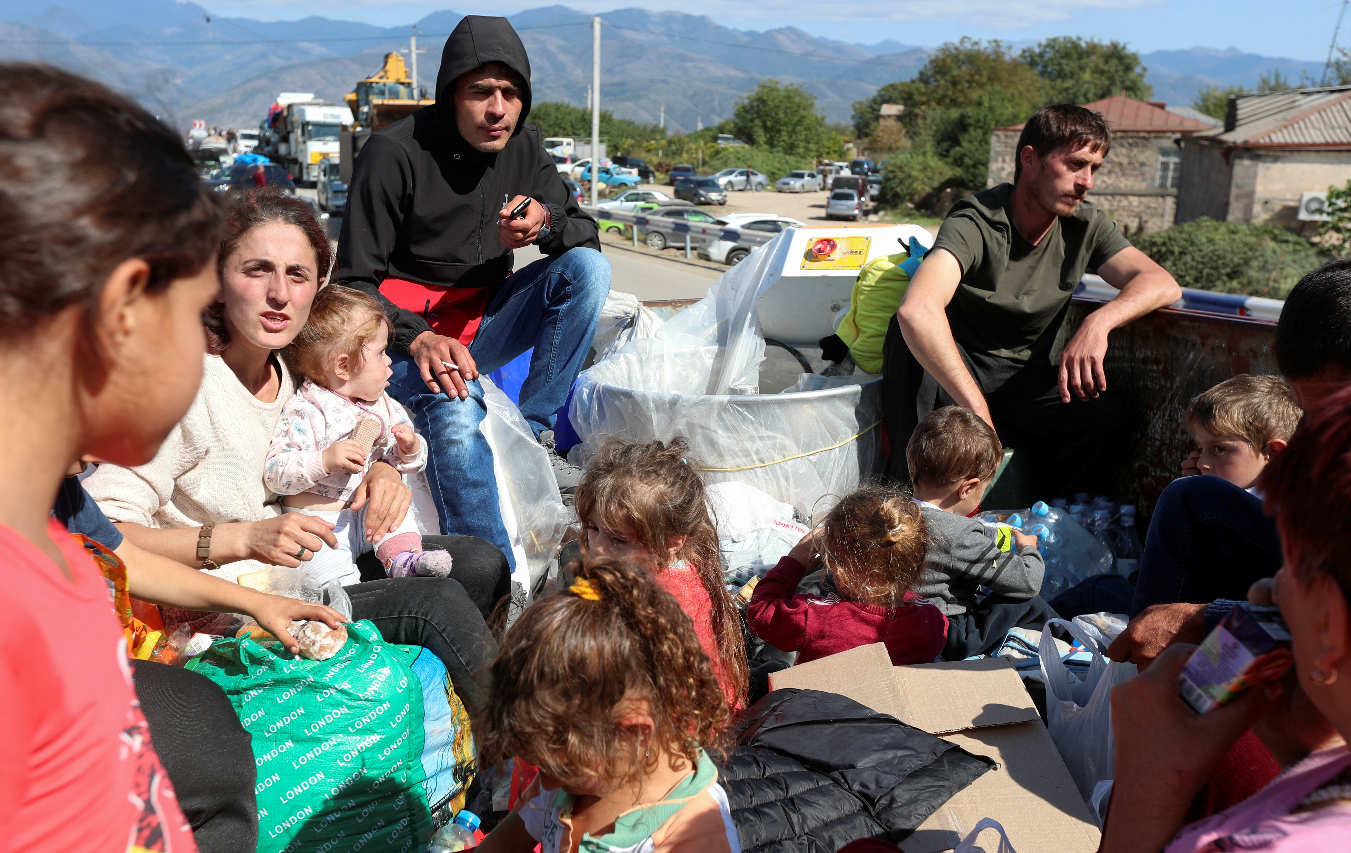 Refugees from Nagorno-Karabakh arrive in Kornidzor