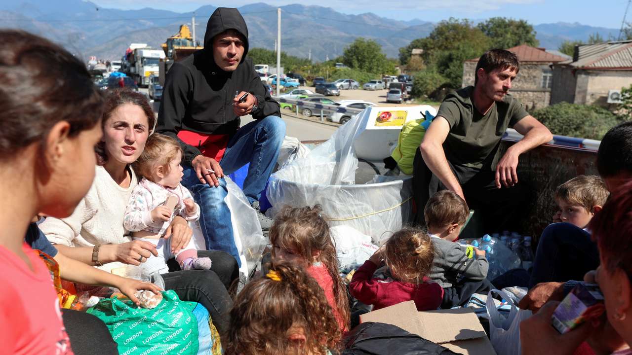 Refugees from Nagorno-Karabakh arrive in Kornidzor
