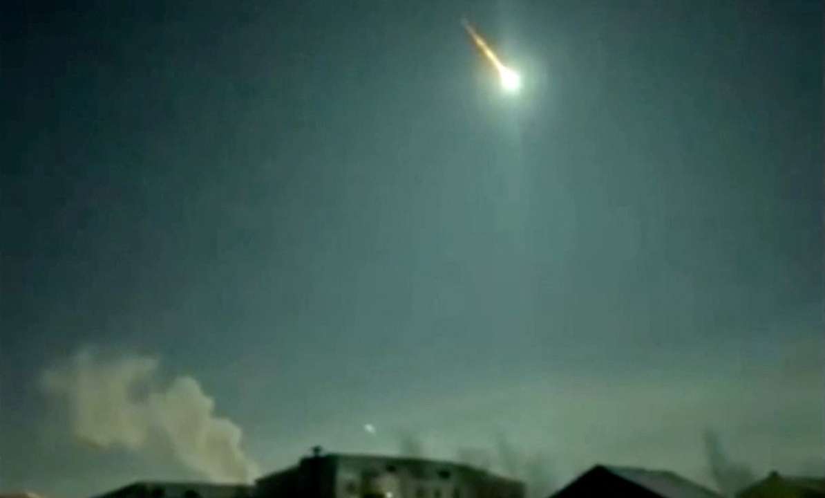 An asteroid lights up the sky in Lensk