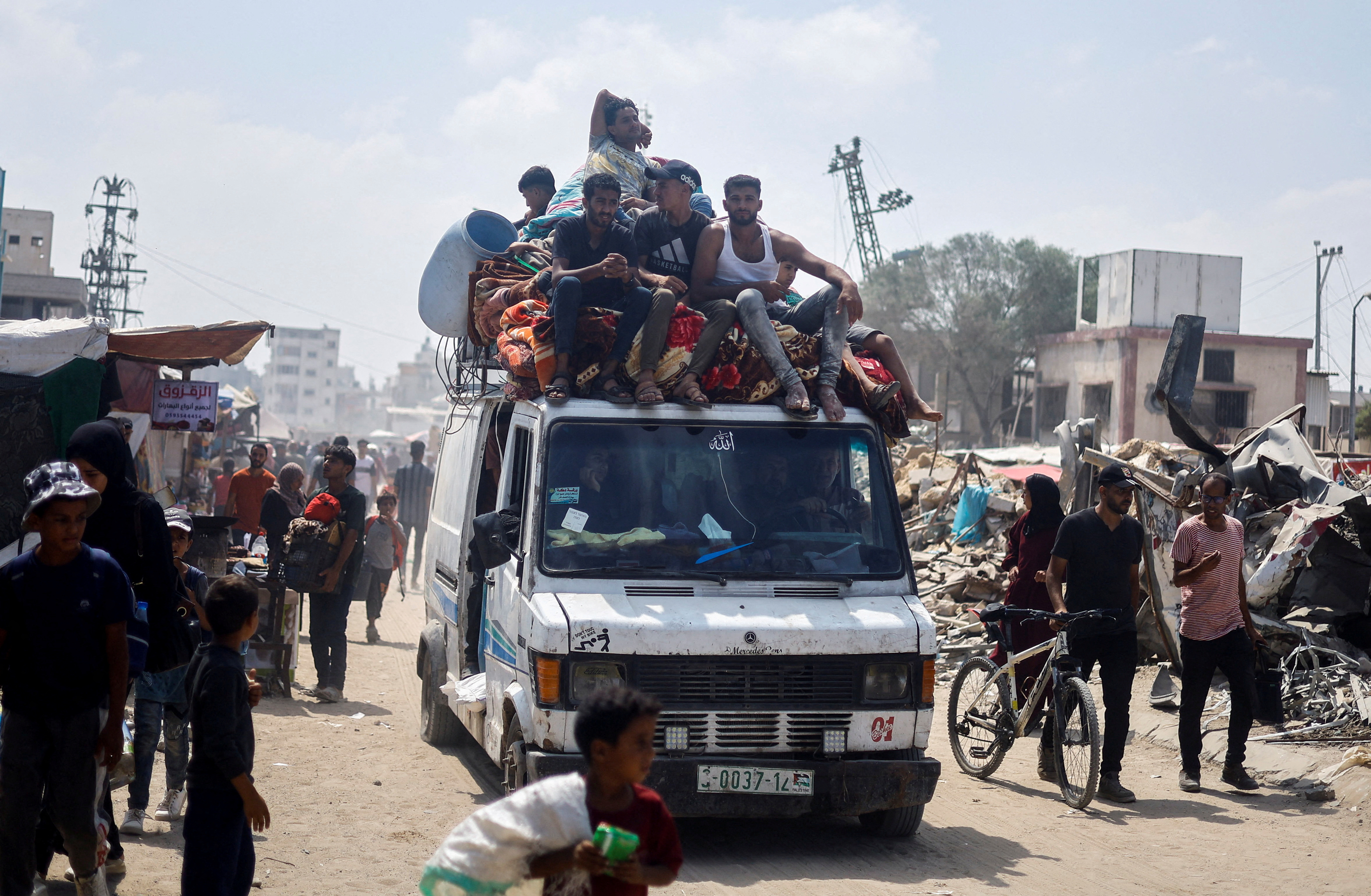 Palestinians flee eastern part of Khan Younis after they were ordered by Israeli army to evacuate their neighborhoods