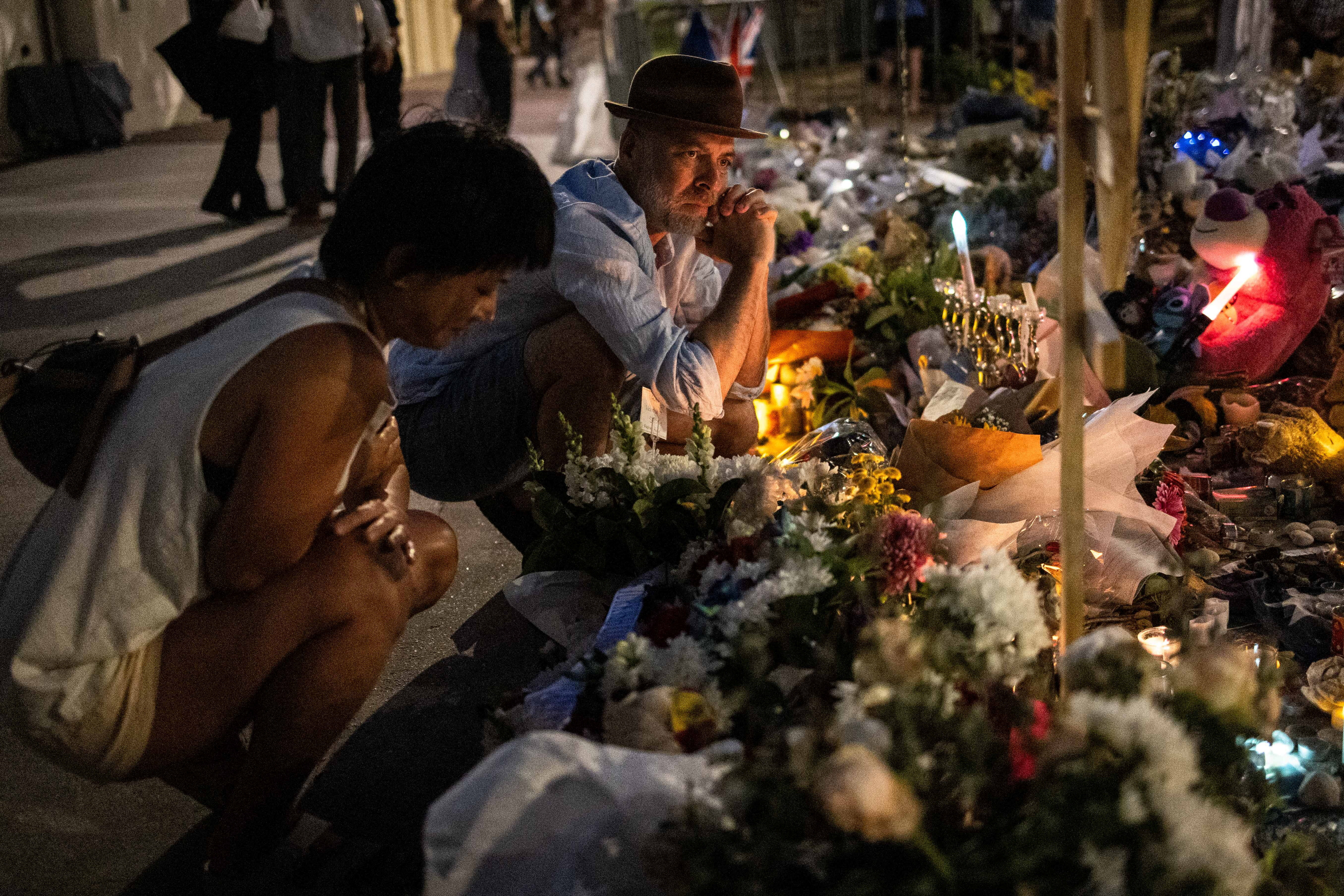 People honour the victims of a mass shooting during a Jewish Hanukkah celebration at Bondi Beach