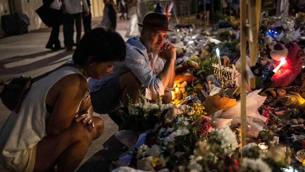 People honour the victims of a mass shooting during a Jewish Hanukkah celebration at Bondi Beach