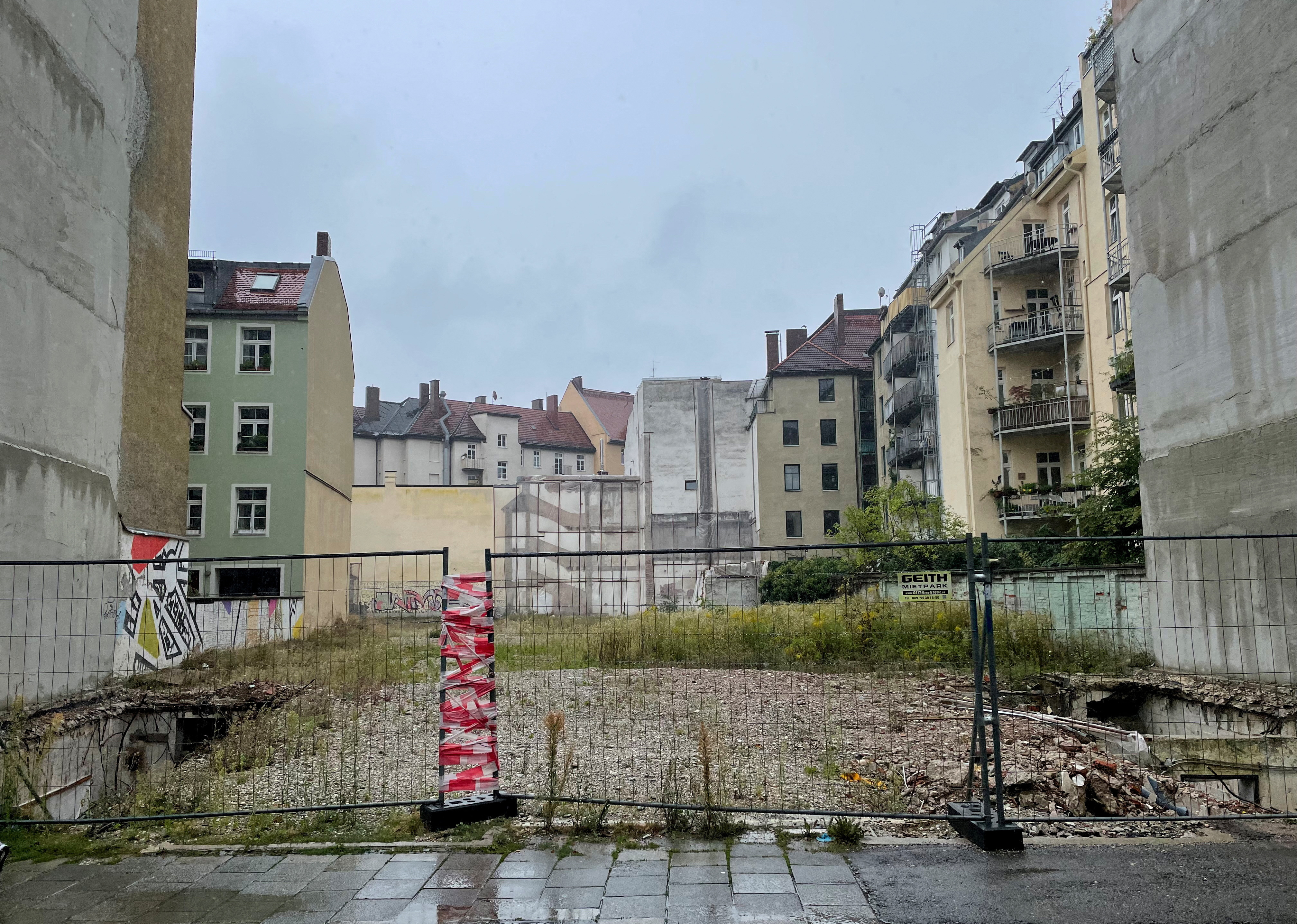 FILE PHOTO: The stalled sale of one of GermanyÕs most expensive apartments is at the center of the nation's worst real-estate crisis in decades
