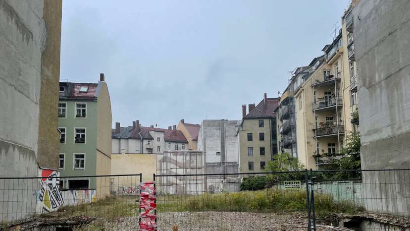 FILE PHOTO: The stalled sale of one of GermanyÕs most expensive apartments is at the center of the nation's worst real-estate crisis in decades