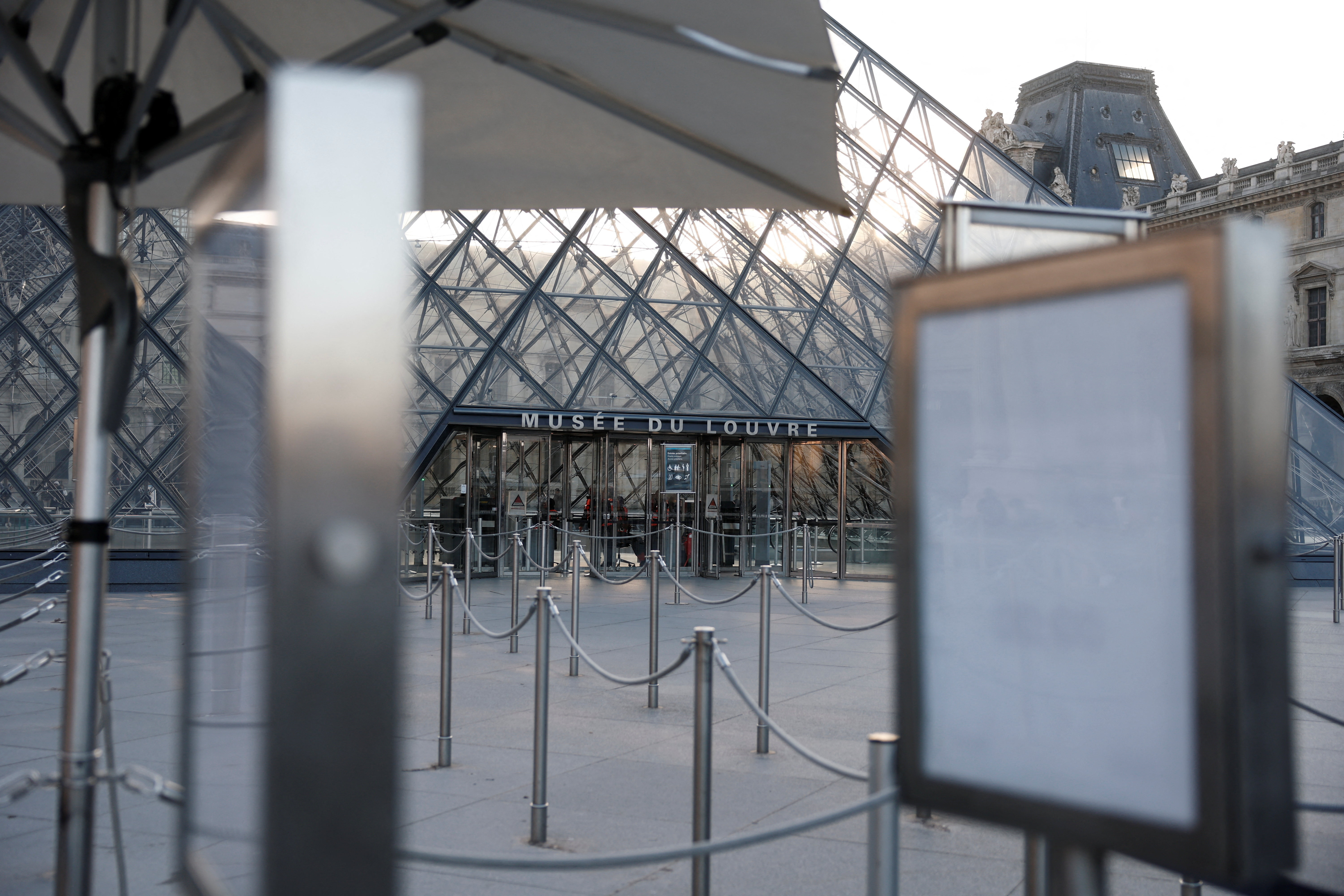 Opening at Paris Louvre museum delayed as employees discuss possible strike