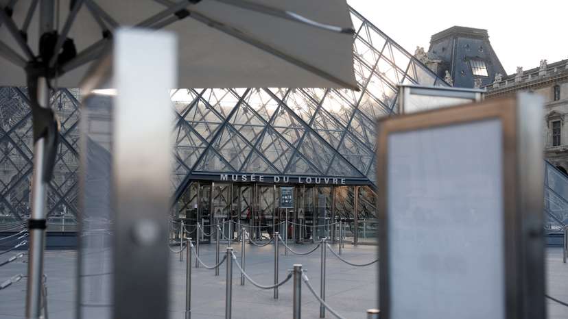 Opening at Paris Louvre museum delayed as employees discuss possible strike
