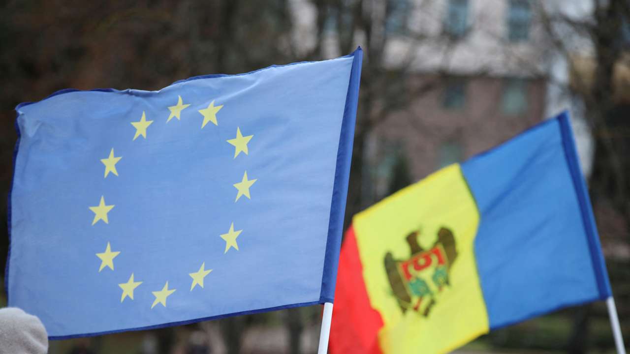 Moldovans celebrate decision to open membership talks with EU