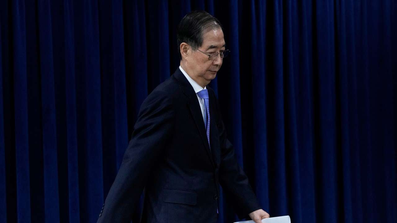 South Korean acting President Han Duck-soo arrives to hold a briefing at the Government Complex in Seoul