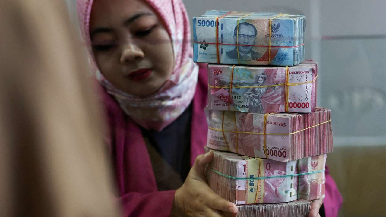 FILE PHOTO: Rupiah bank notes at a money changer in Jakarta
