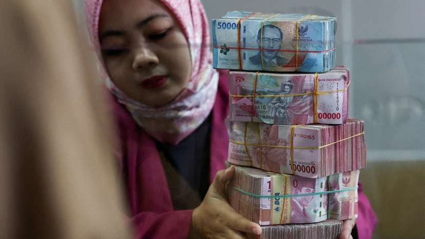 FILE PHOTO: Rupiah bank notes at a money changer in Jakarta