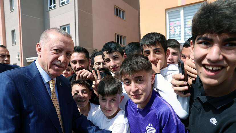 Turkey's President Tayyip Erdogan casts his ballot in Istanbul