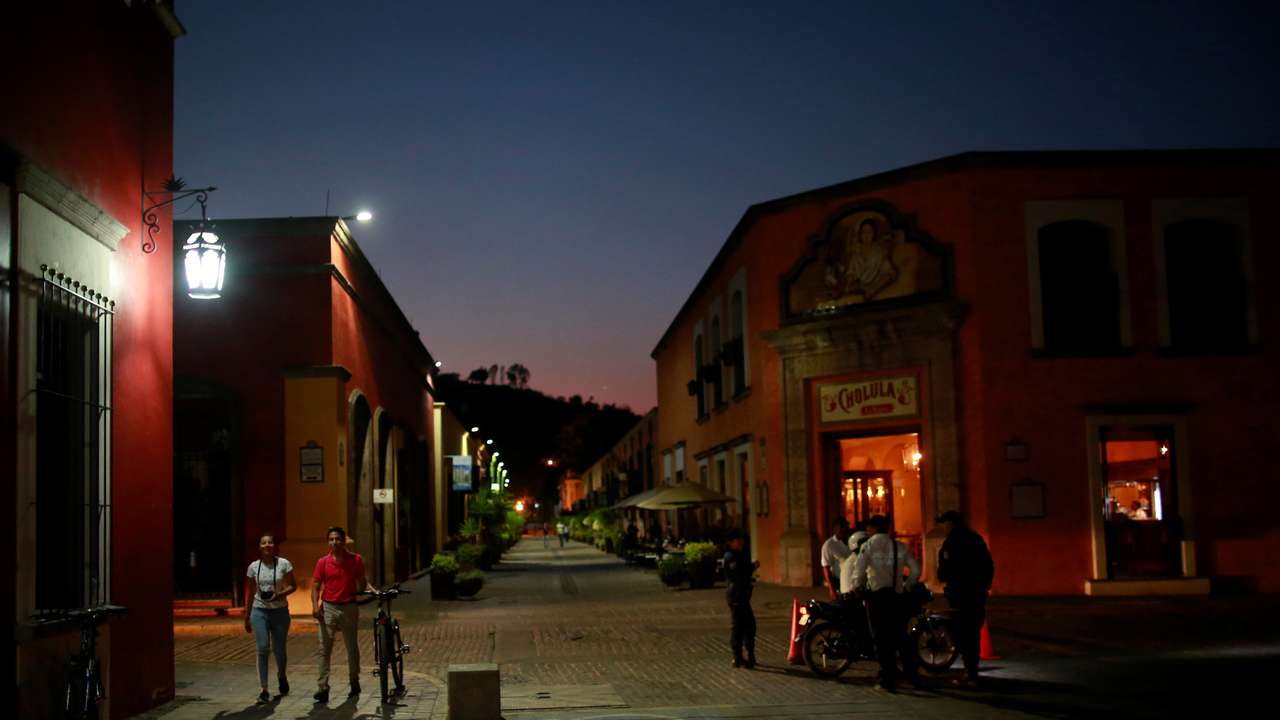 The Wider Image: Tequila boom rooted in traditional farming techniques