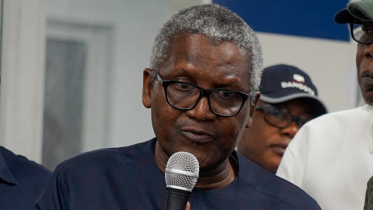 Founder and Chief Executive of the Dangote Group Aliko Dangote addresses workers and members of Nigeria's House of Representatives at the Dangote Petroleum Refinery control room in Lagos, Nigeria, July 20, 2024. REUTERS/Marvellous Durowaiye