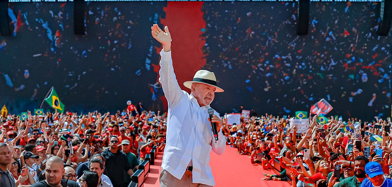 Presidente da República, Luiz Inácio Lula da Silva, durante o lançamento oficial de sua campanha no Estádio da Vila Euclides, em São Bernardo do Campo (SP).