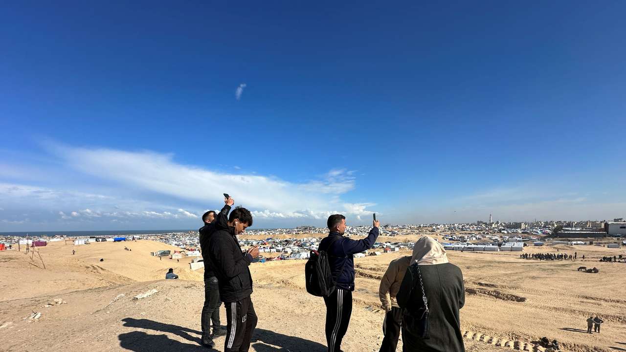 Displaced Gazans resort to Egyptian networks to try and connect with their families