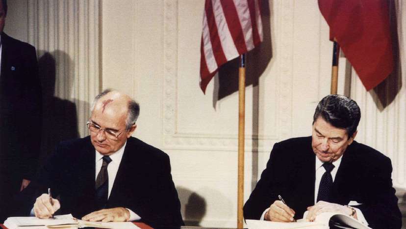 FILE PHOTO: FORMER US PRESIDENT REAGAN WITH FORMER SOVIET LEADER GORBACHEV AT THE WHITE HOUSE.