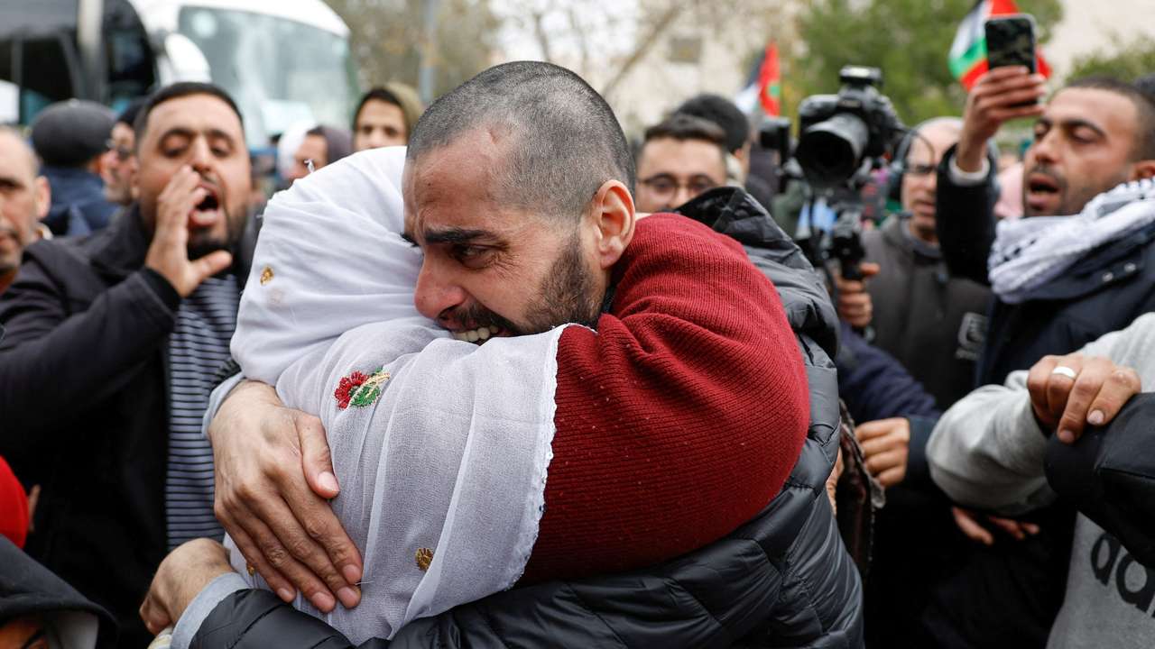 Hostages-prisoners swap deal between Hamas and Israel