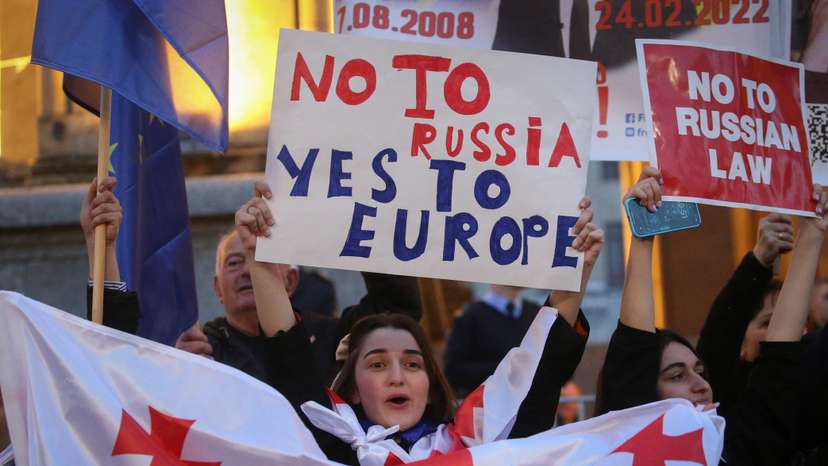 People protest against the "foreign agents" bill in Tbilisi