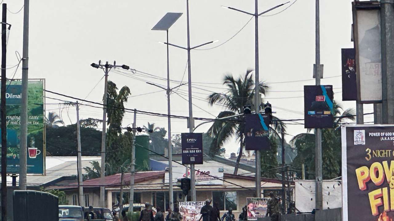Unidentified gunmen attack military armory in Freentown.