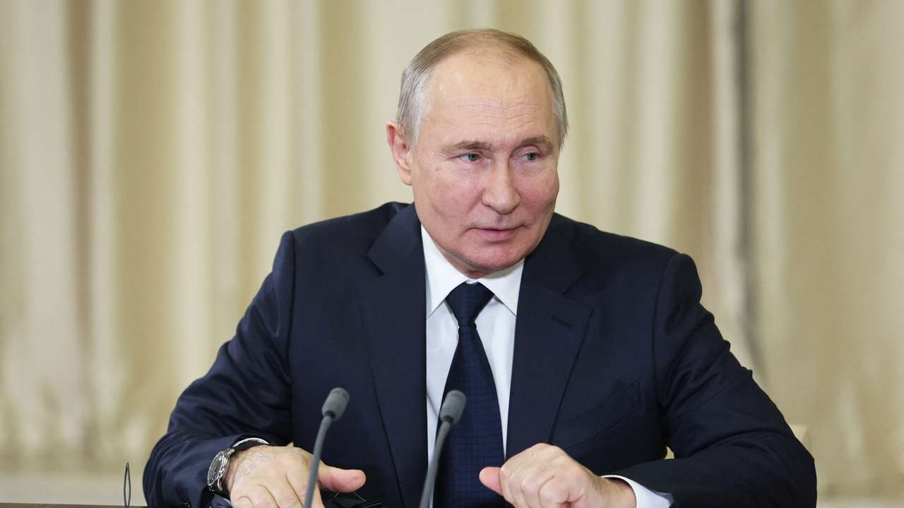 Russian President Vladimir Putin meets Defence Minister Sergei Shoigu and vice chairman of China's Central Military Commission General Zhang Youxia outside Moscow