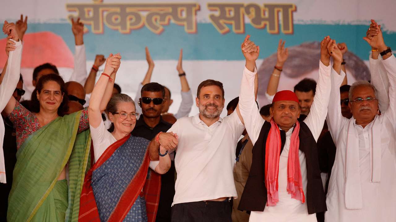 Priyanka, Rahul, Sonia, Bhupesh and Akhilesh join their hands together during an election campaign rally in Raebareli