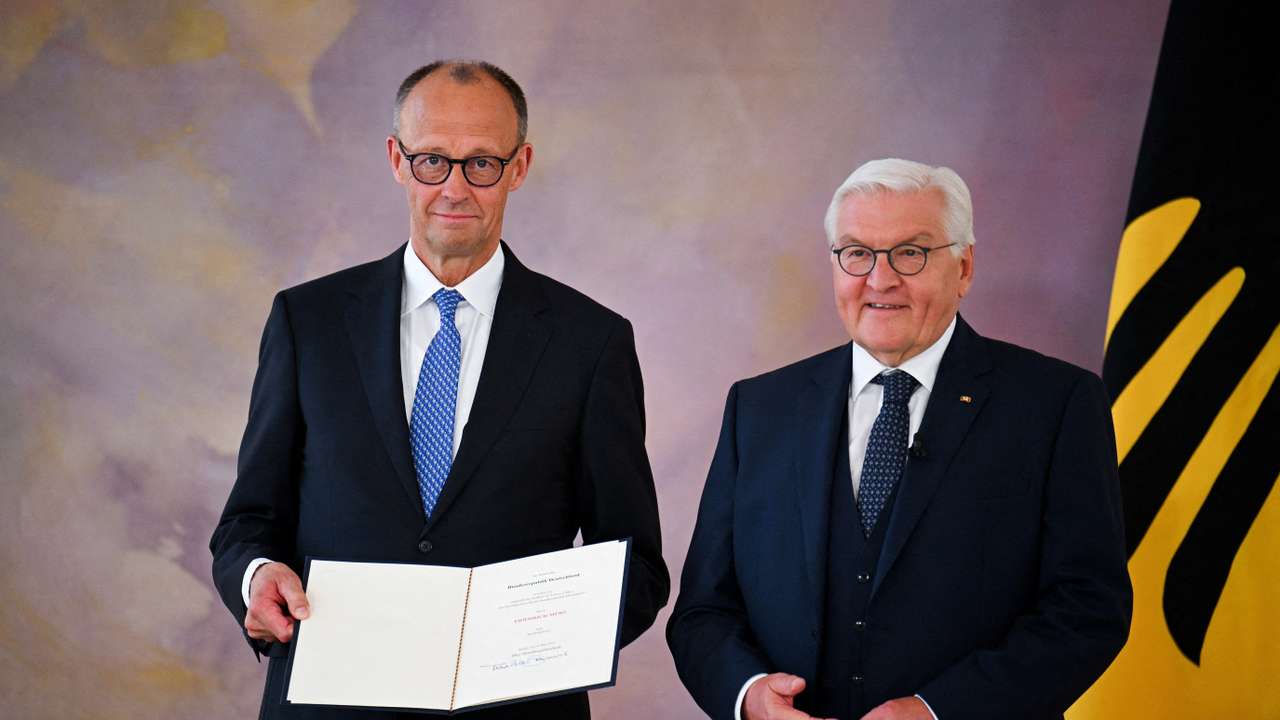 Incoming German cabinet members receive certificate of appointment in Berlin