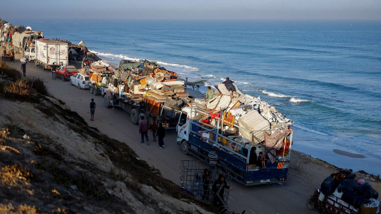 Displaced Palestinians move southward after Israeli forces ordered residents of Gaza City to evacuate to the south