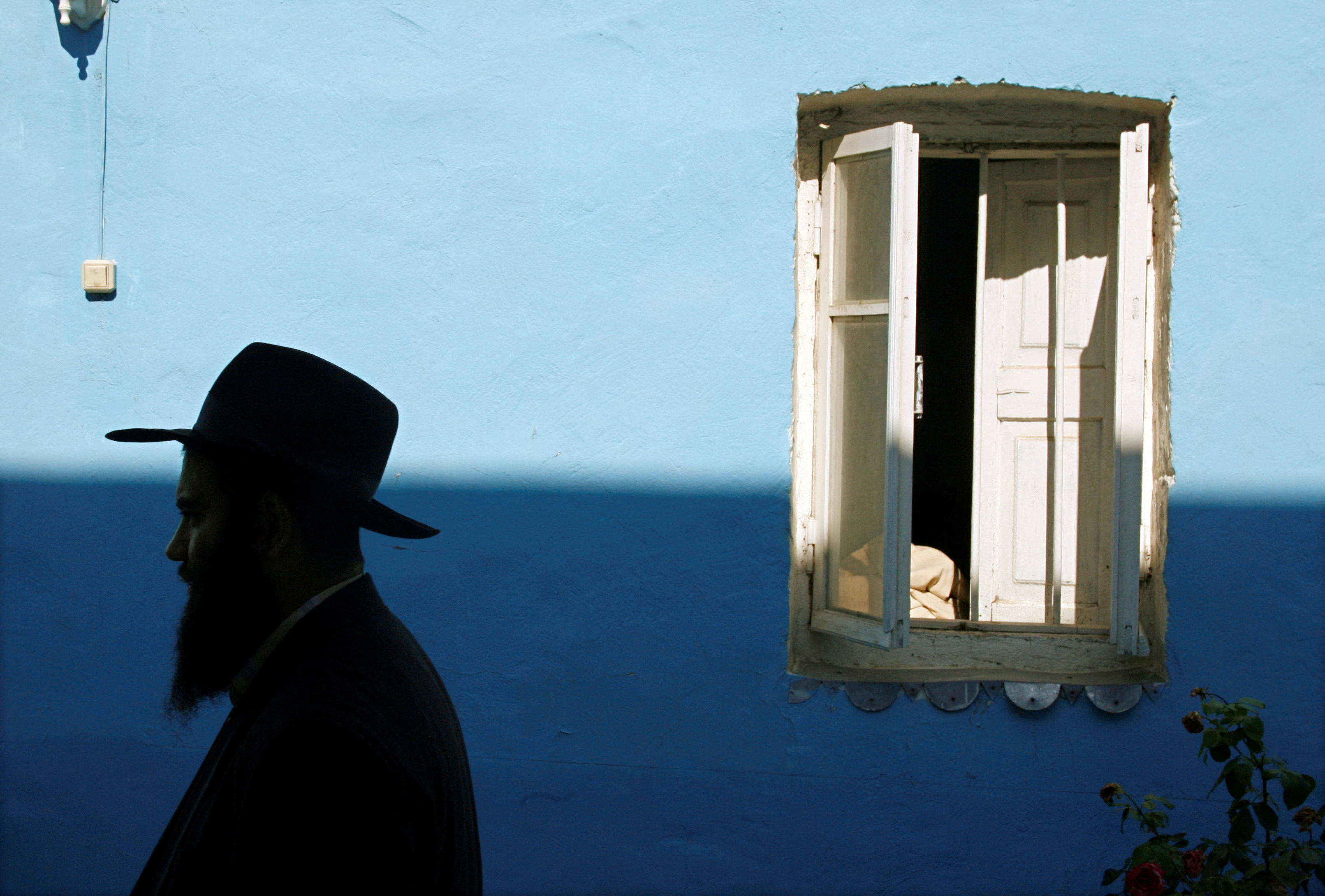 FILE PHOTO: A rabbi walks in the courtyard of a synagogue in the ancient city of Debent on the Caspian Sea coast in Russia's Caucasus region of Dagestan
