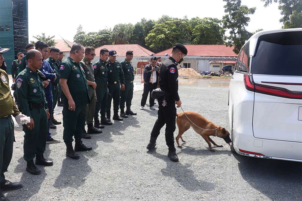 Sniffing dogs fight drugs in Cambodia
