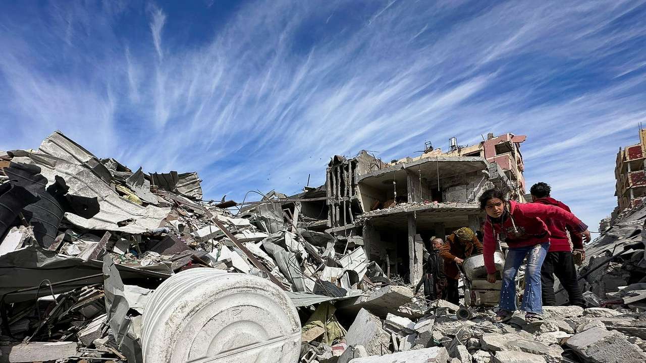 Residents inspect damages caused to Zeitoun neighborhood, in Gaza City