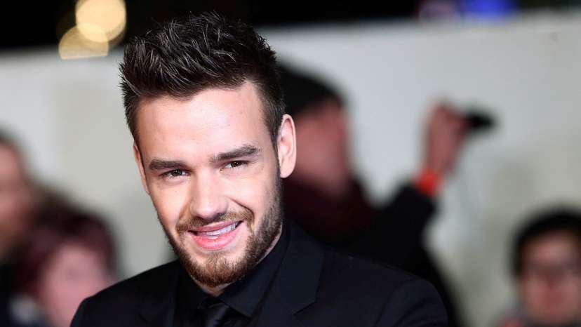 FILE PHOTO: Singer Liam Payne poses for photographers at the world premiere of the film "I am Bolt" in London