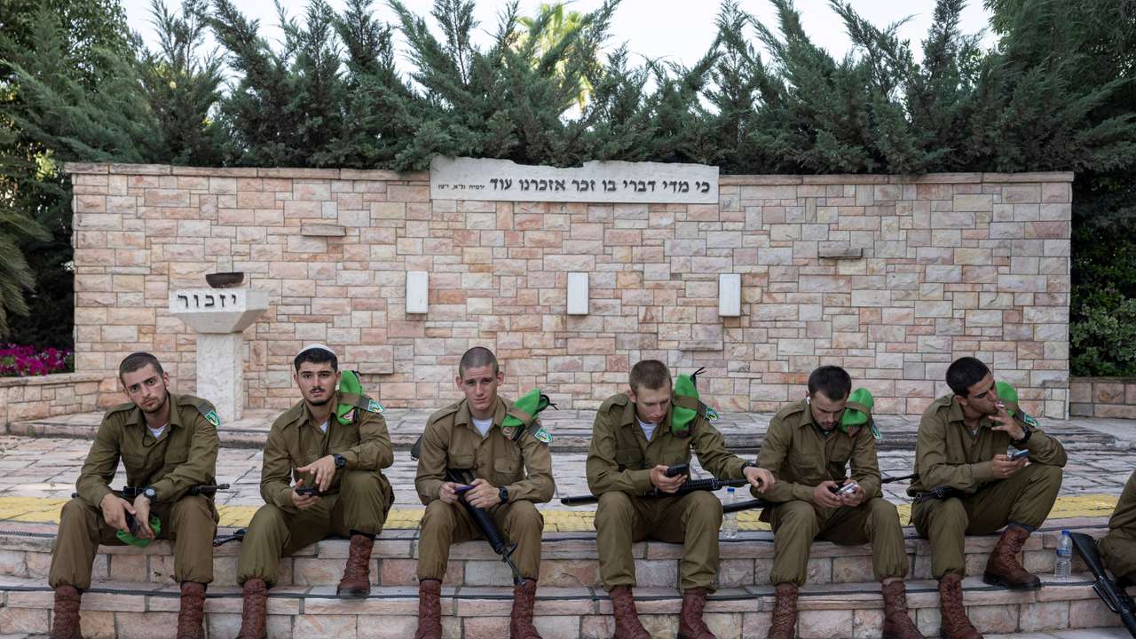 Funeral of Israeli soldier Staff sergeant Stanislav Kostarev, in Ashdod
