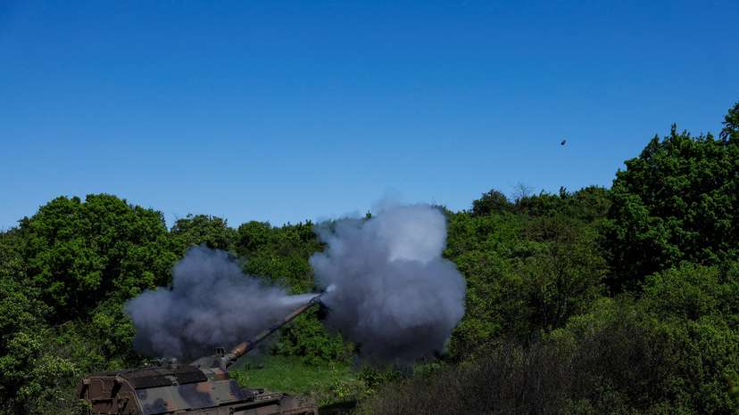 Ukrainian servicemen fire a Panzerhaubitze 2000 self-propelled howitzer toward Russian troops in Donetsk region