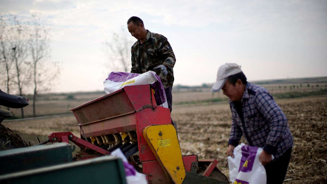 FILE PHOTO: Iran war threatens Asia fertiliser supplies ahead of planting season