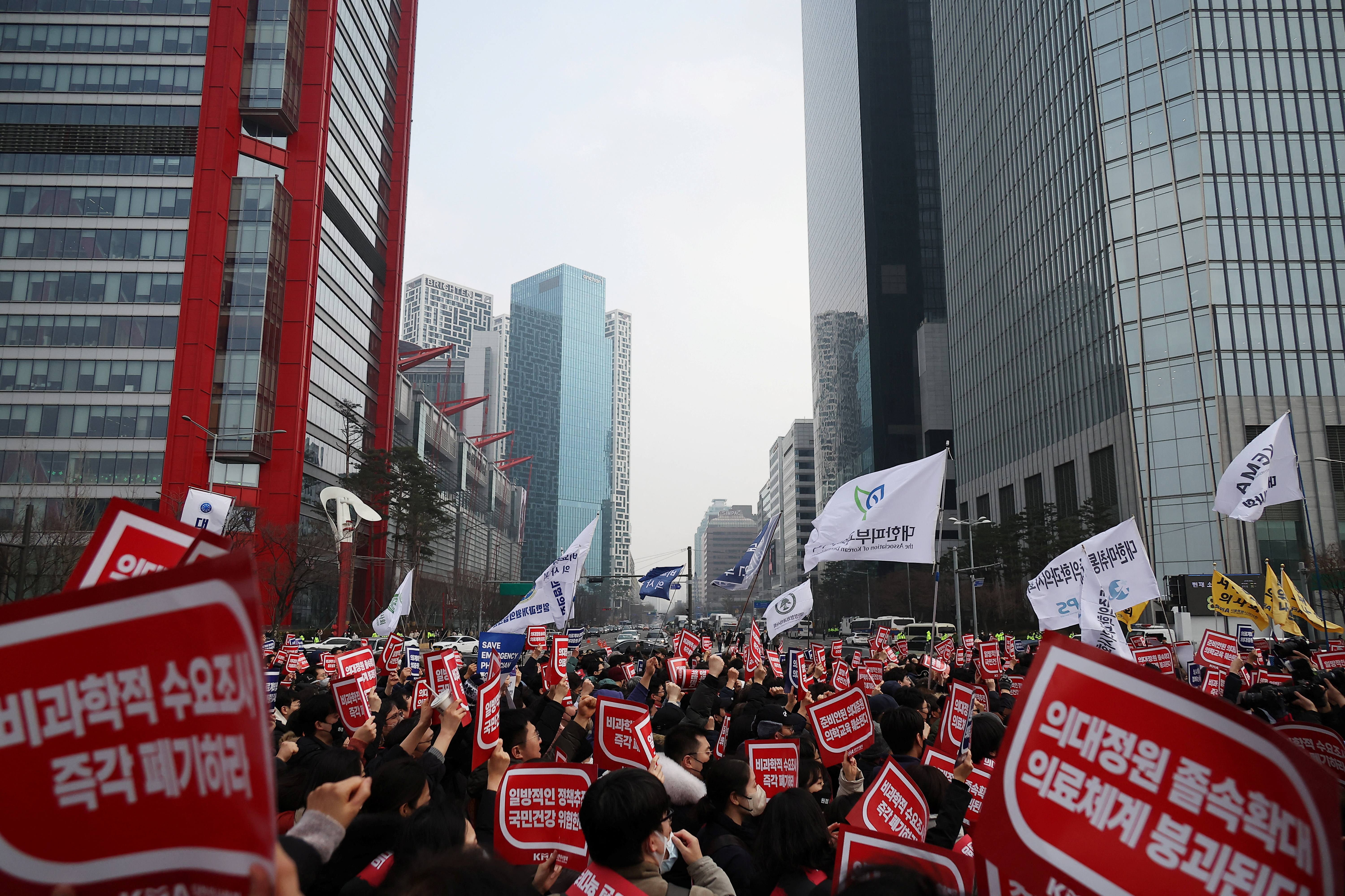 South Korean doctors to hold a mass rally against govt medical policy