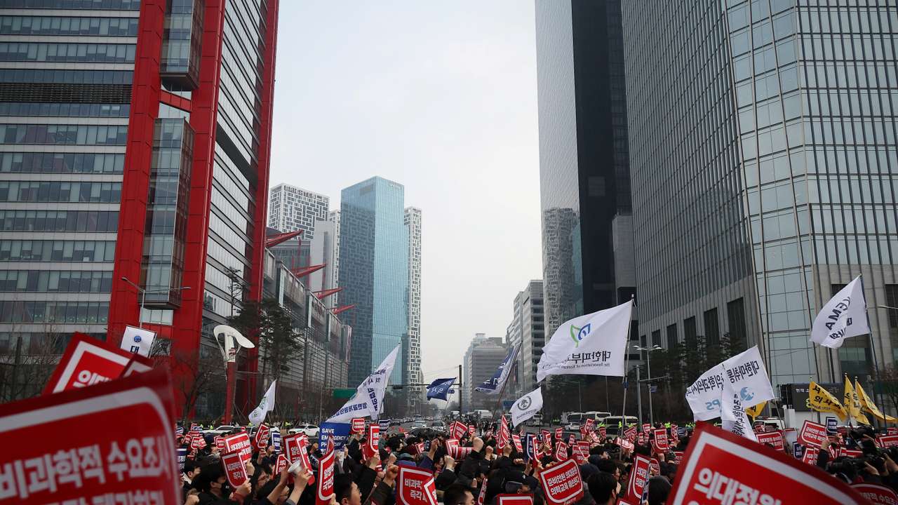 South Korean doctors to hold a mass rally against govt medical policy