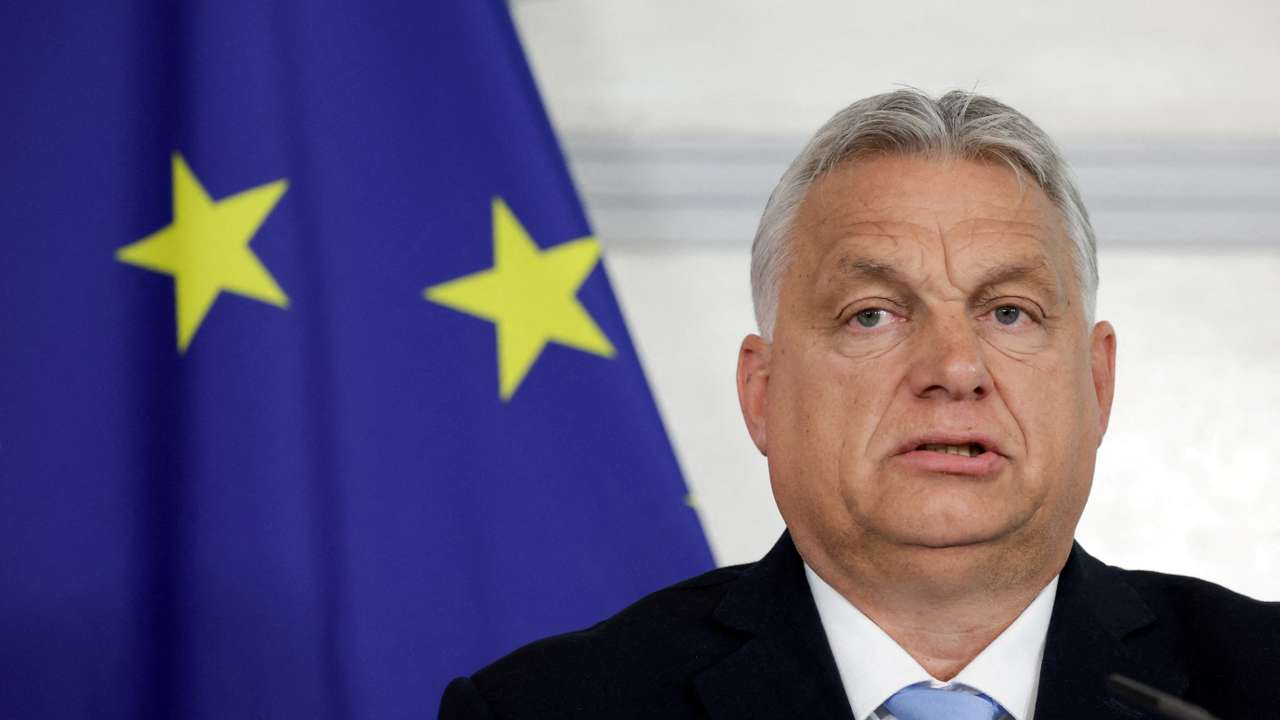 FILE PHOTO: Leaders of Austria, Hungary and Serbia hold a press conference in Vienna