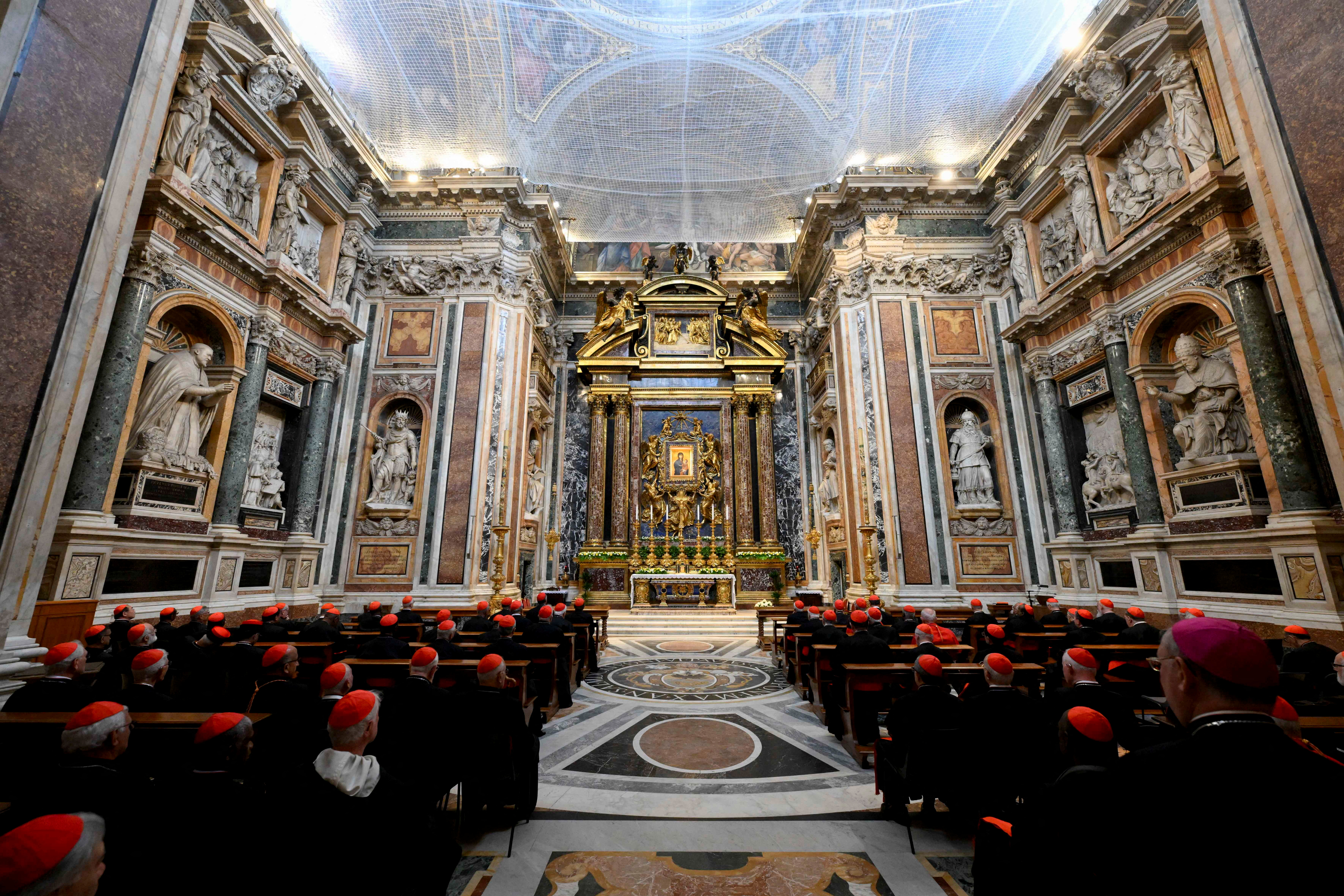 Cardinals visit the tomb of Pope Francis