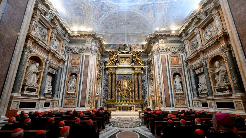 Cardinals visit the tomb of Pope Francis