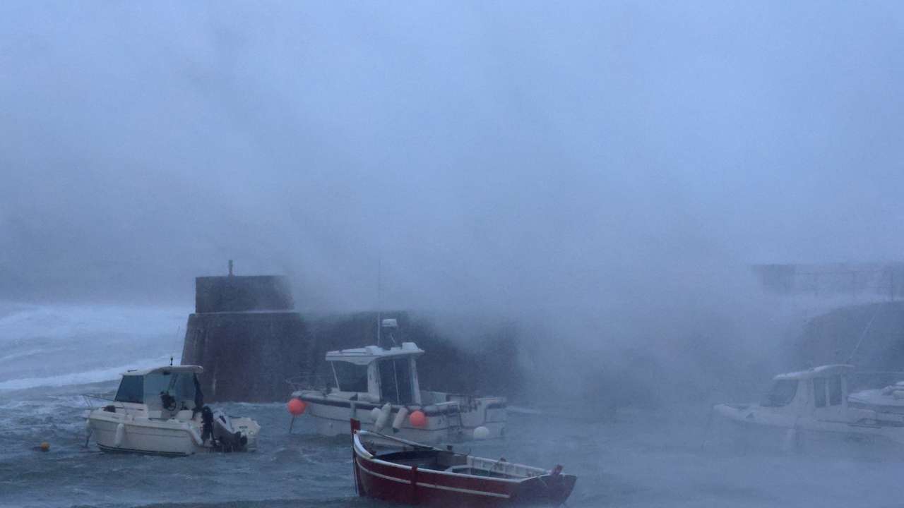 Storm Ciaran hits France