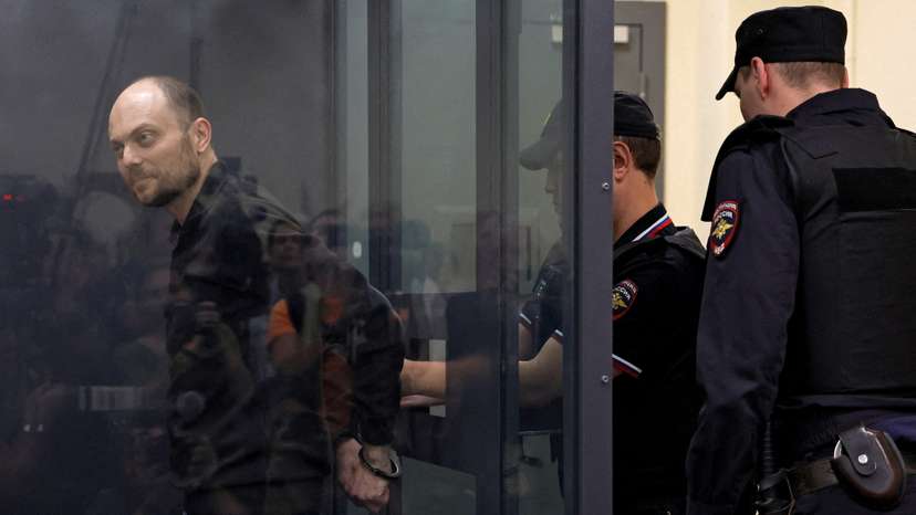 FILE PHOTO: Russian opposition figure Vladimir Kara-Murza attends a court hearing in Moscow