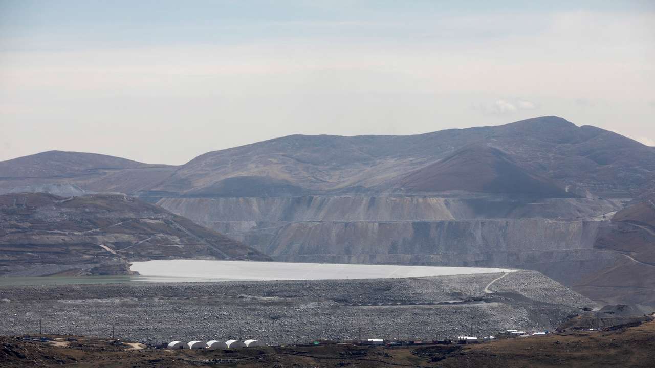 Peru's Andean rural residents complain of negative effects of mining activity