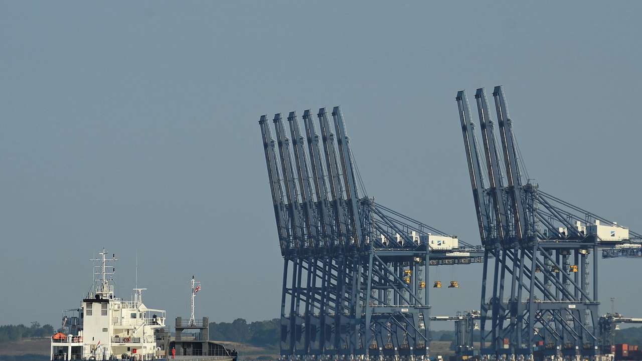 Workers at Felixstowe continue 8-day strike