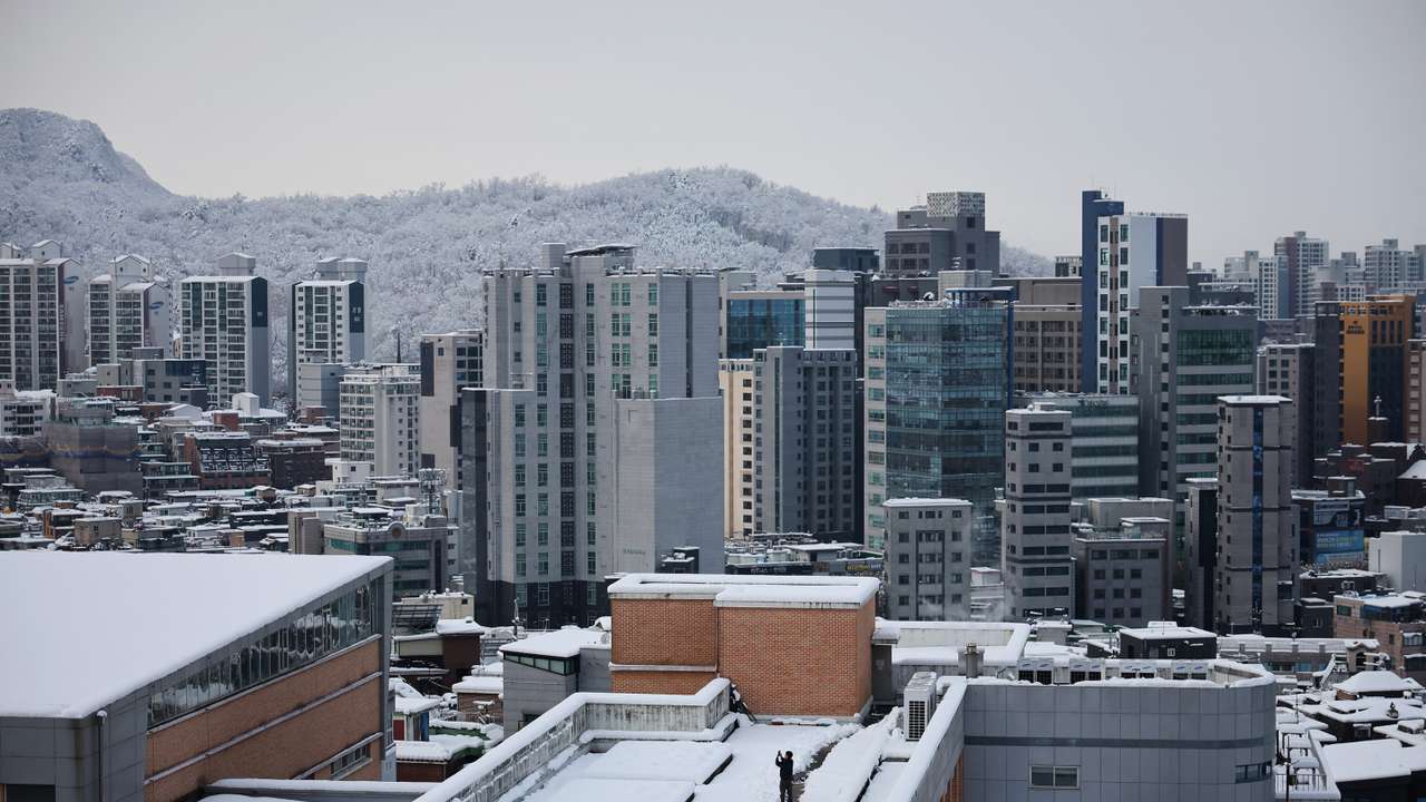 Seoul hit with heaviest November snowfall on record