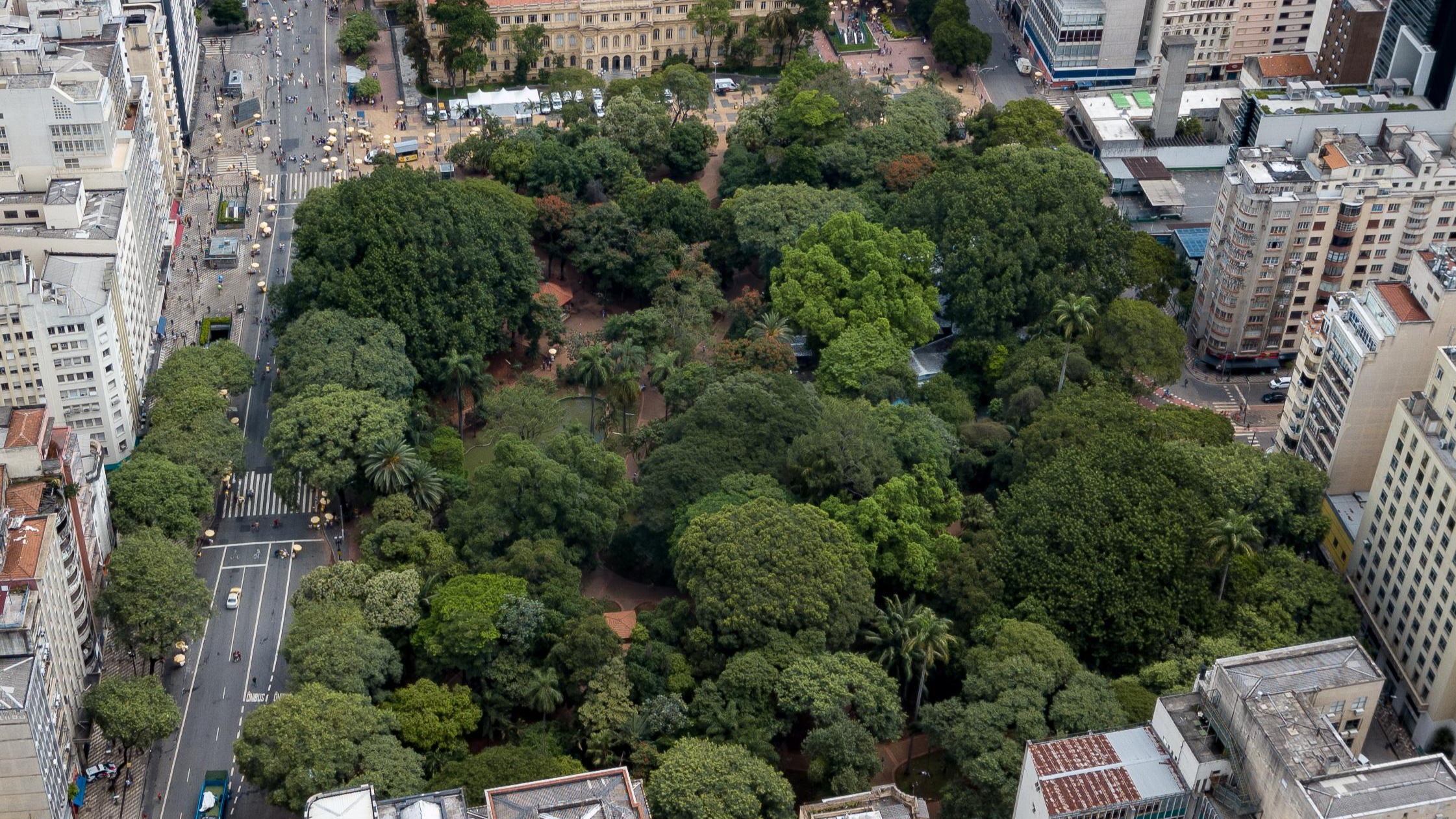 Vista da Avenida Ipiranga, nas proximidades da Praça da República, no centro de São Paulo.