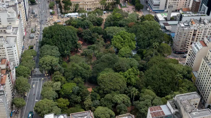 Vista da Avenida Ipiranga, nas proximidades da Praça da República, no centro de São Paulo.