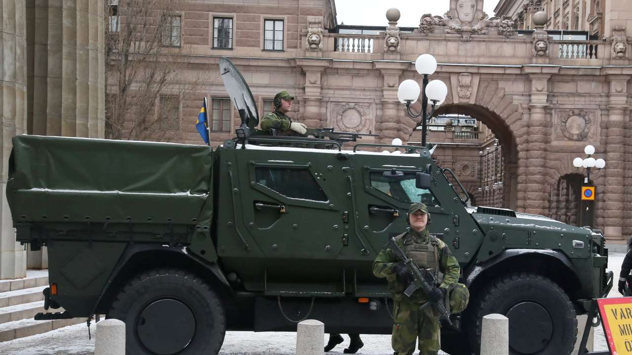 Swedish troops exercise in Stockholm