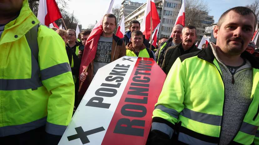 Polish farmers protest in Warsaw