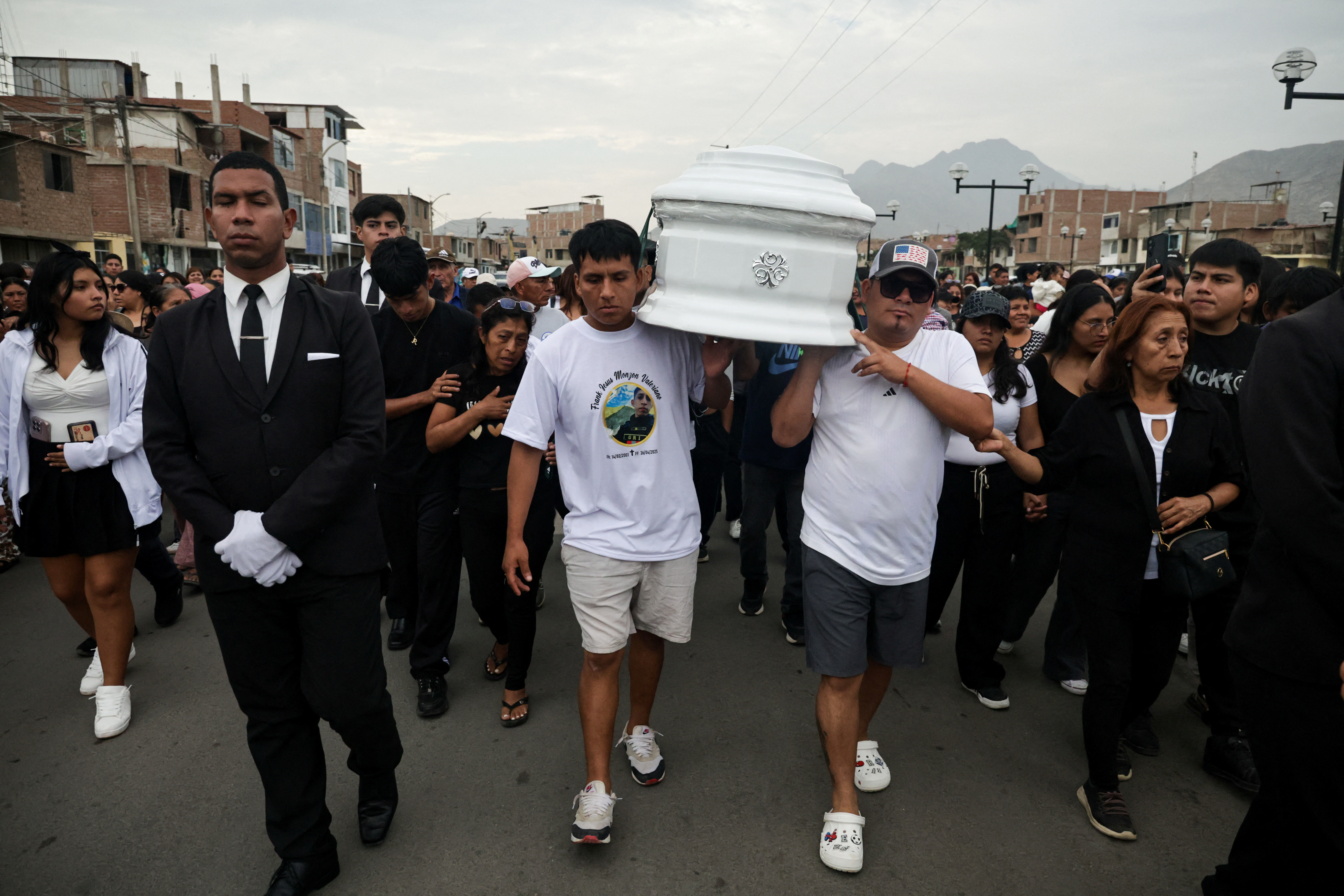 Peru suspends gold mining in Pataz for 30 days after illegal miners kidnap and kill mine workers from Poderosa
