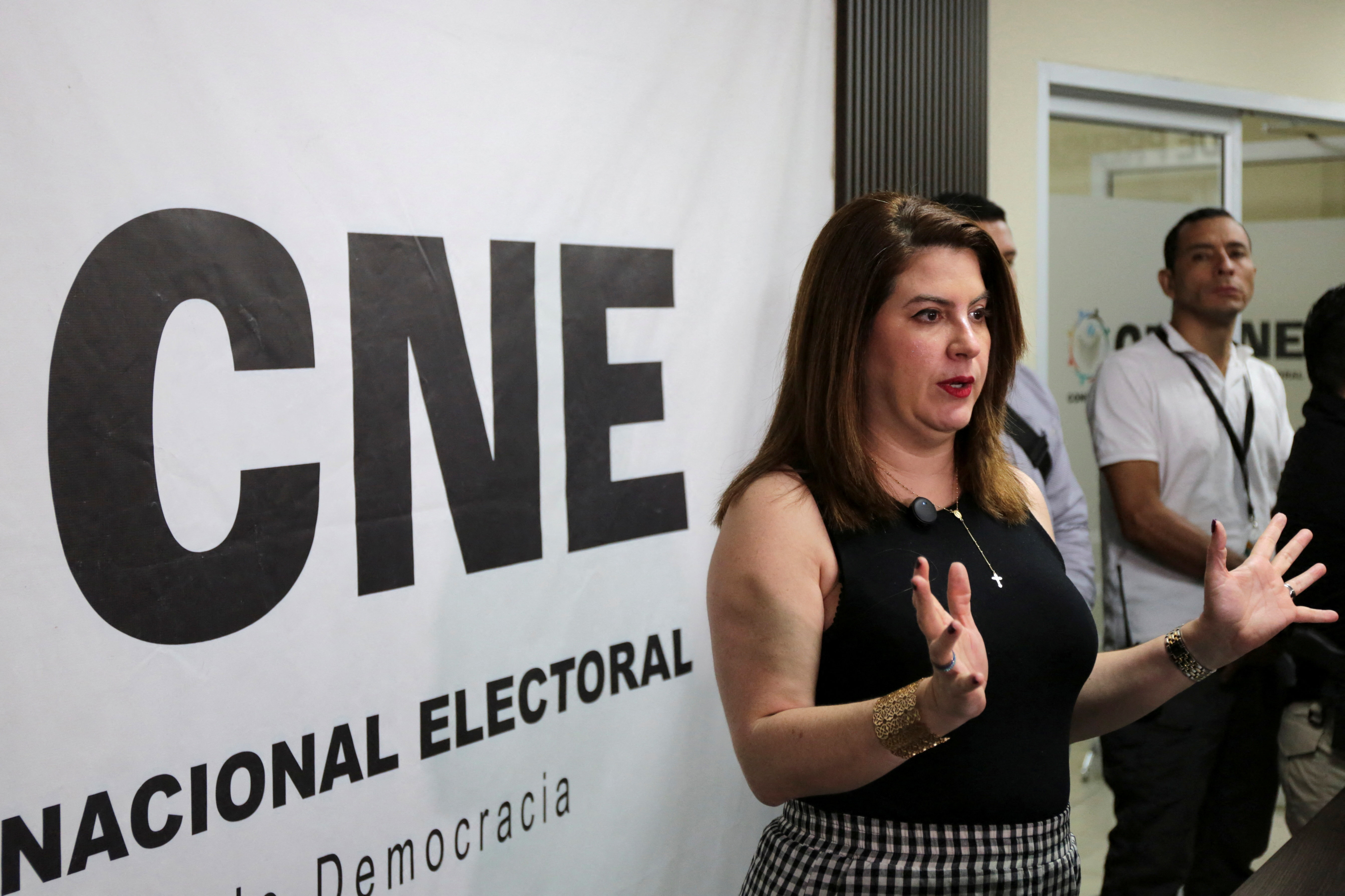 Honduras approves a nine U.S. lawmakers as election observers